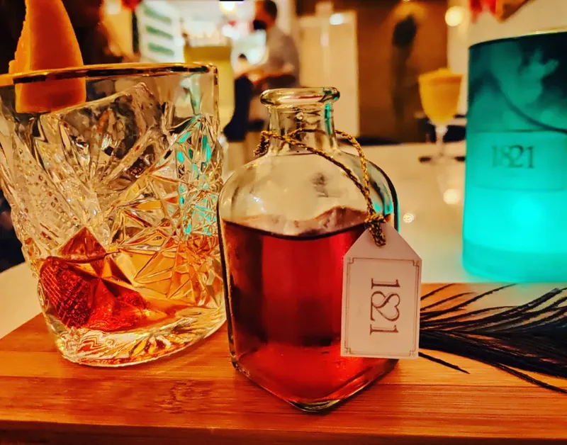 1821 Hydra Bar