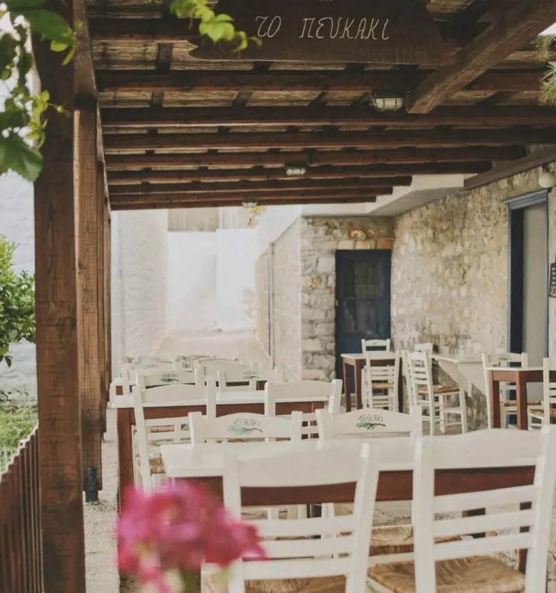 Pefkaki Taverna
