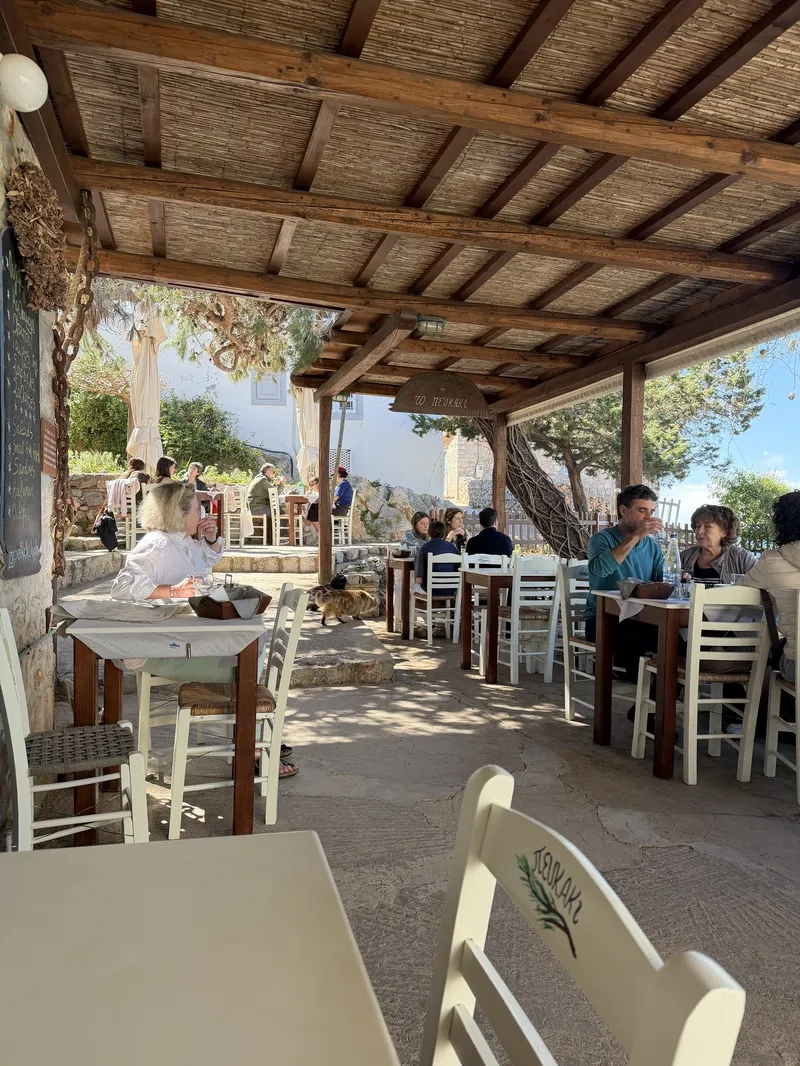 Pefkaki Taverna