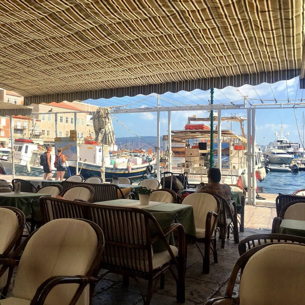 Roloi Cafe
